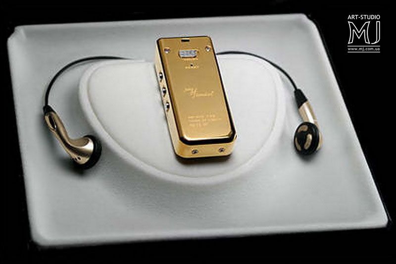 Gold mp3. Аудиоплеер золотистого. Гаджеты из золота. Самый дорогой плеер с золотом. Gold Pleer.